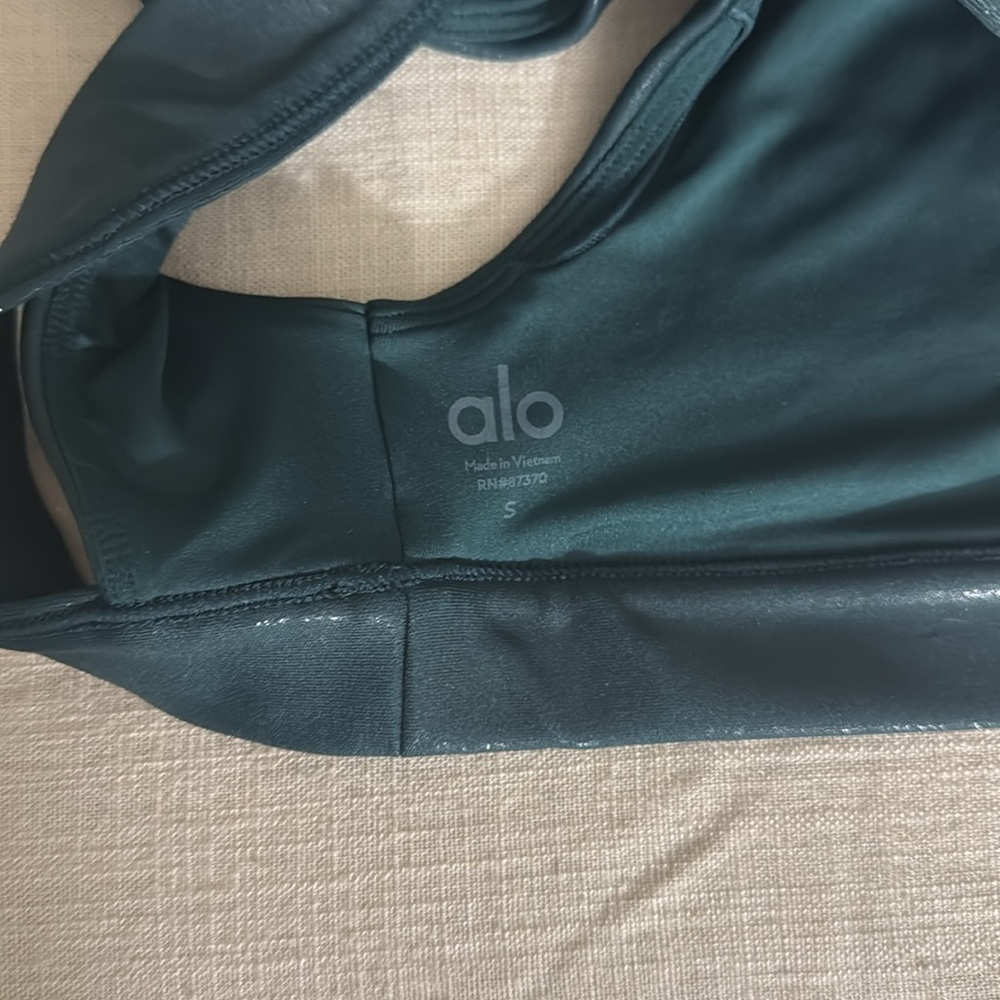 Alo top size small - Picture 3 of 3